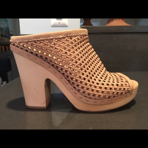 Dolce Vita Shoes - Dolce Vida Wooden leather 4” open toed heels